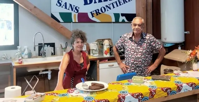 photo  marie-sophie friot-chédaille et eric chédaille, deux bénévoles assidus à la cafétéria de la communauté emmaüs de saint-jean-de-linières  &copy;  ouest-france. 