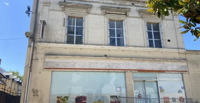 photo  c’est dans ce bâtiment, anciennement occcupé par « coccinelle express », qu’un « carrefour express » devrait ouvrir ses portes en octobre à aubigné-racan, dans le sud-sarthe.  &copy;  ouest-france 