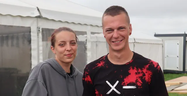 photo  maëva wauquier et adrien budij font partie des 850 bénévoles mobilisés cette année pour faire vivre la quatrième édition de l’eskape festival.  &copy;  ouest-france 