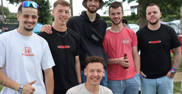 photo  sam berthelot, maël pichon, nathan moro, gwen pichon, steven heurtel et gwen pichon (accroupi) sont campeurs pour l’eskape festival 2025.  &copy;  ouest-france 