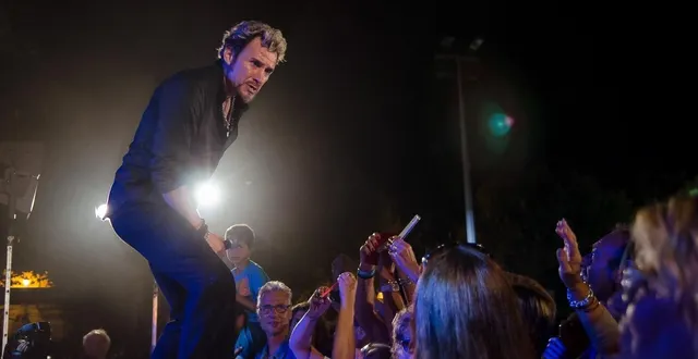 photo  le sosie officiel de johnny hallyday, reconnu en 2002 dans l’émission la nuit des sosies sur tf1, fera résonner les plus grands tubes du rockeur sur la scène du stade.  &copy;  ouest-france 