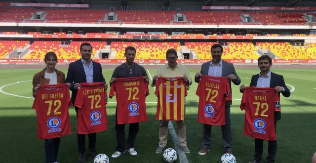photo  le président du mans fc, thierry gomez, ici aux côtés des autres personnalités qui font leur entrée au capital du club : georgios frangulis (à sa gauche), et pedro oliveira (à sa droite).  &copy;  ouest-france 