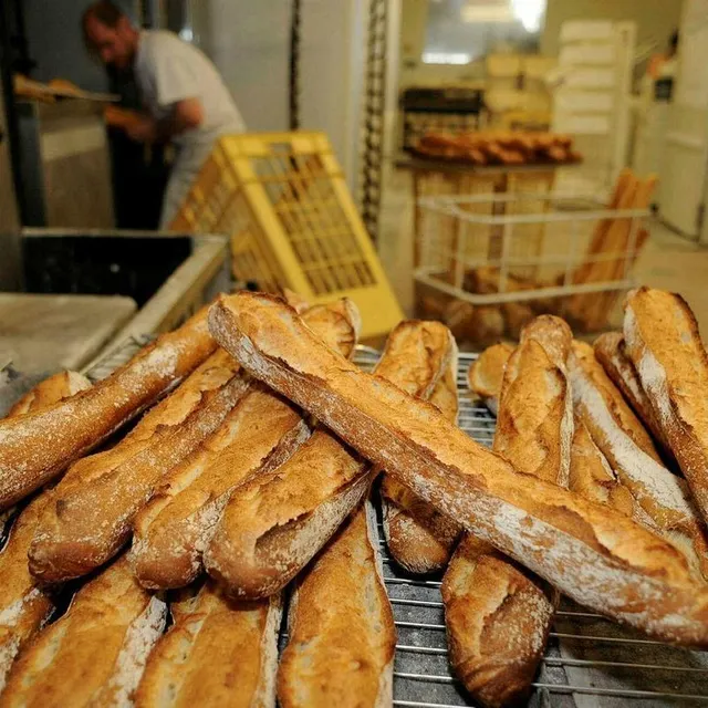 photo ce samedi à partir de 8 h 15, le moulin rotrou du xvie siècle, situé en bordure du loir à vaas, va fêter la 23e édition de la fête du blé au pain.  ©  archives ouest-france