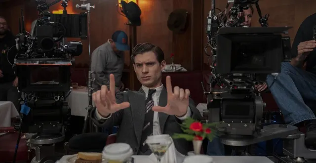 photo  dans les coulisses de la série « hollywood », sortie en 2020 sur netflix.  &copy;  saeed adyani/netflix 