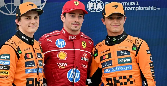 photo charles leclerc pose avec oscar piastri et lando norris après les qualifications du grand prix de hongrie, samedi 2 août 2025. © attila kisbenedek / afp