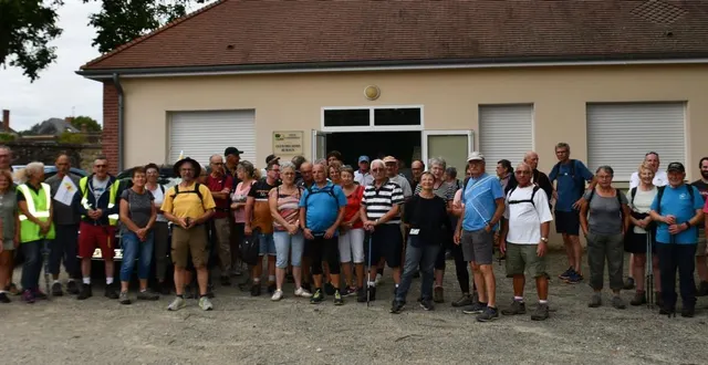 photo  le groupe au départ de la randonnée semi-nocturne.  &copy;  le maine libre 