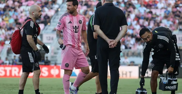 photo lionel messi n’est pas resté longtemps sur la pelouse samedi 2 août. © getty images via afp
