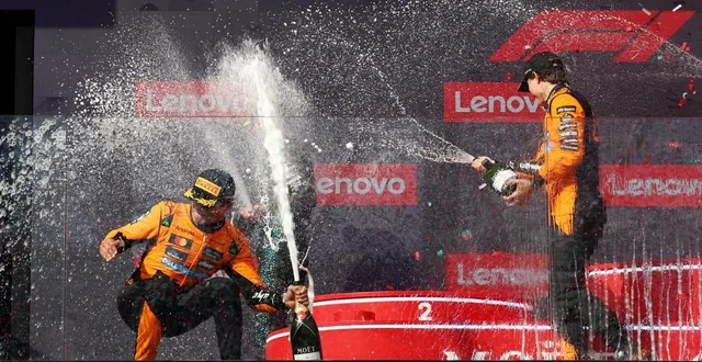 photo  oscar piastri et lando norris mènent le classement du monde des pilotes, loin devant max verstappen.  ©  clive rose / afp 