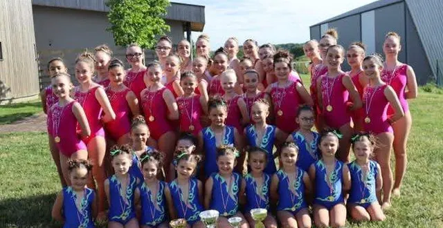photo  les athlètes du club de twirling de mulsanne  &copy;  le maine libre 