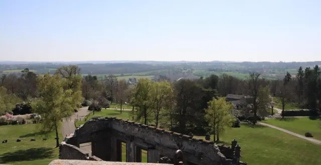 photo  une vue imprenable du bocage ornais, du haut du château du mont de cerisy à cerisy-belle-étoile, dans l’orne.  &copy;  ouest-france 