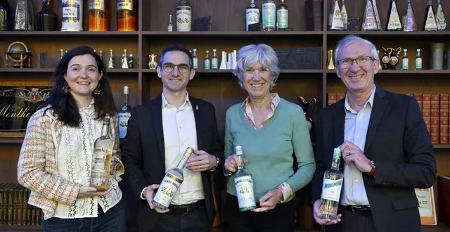 photo  de gauche à droite : émilie et pierre succèdent à edith et bruno giffard à la tête d’une entreprise plus que centenaire et toujours en pleine expansion.  &copy;  philippe noisette / giffard 