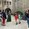 photo  la visite « dans la peau des bâtisseurs » passe notamment par le château d’alençon (orne), construit au moyen-âge. 