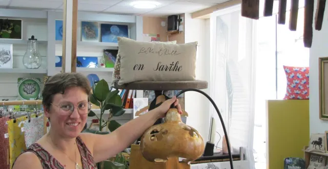 photo  la boutique d’upcycling est ouverte tous les samedis à malicorne-sur-sarthe.  &copy;  ouest-france 