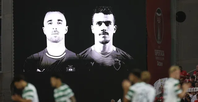 photo  le gondomar sc a rendu hommage à diogo jota et andré silva avec un maillot à leur effigie.  ©  carlos costa / afp 