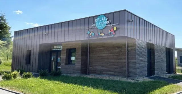 photo  le lieu accueil enfant parent zig-zag (laep) de saint-calais (sarthe), situé à proximité du centre artistique jean françaix et de la piste d’athlétisme armel blanchard, recherche des bénévoles.  &copy;  ouest-france 