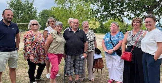 photo  les membres du comité de pilotage se sont rendus sur le site des tardivières, afin de repérer les emplacements où seront installées les différentes structures des jeux interfamiliaux.  &copy;  ouest-france 