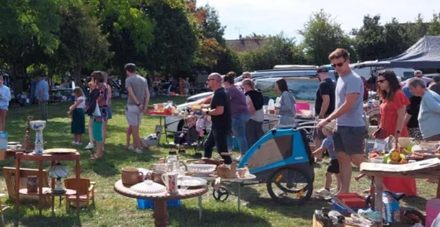 photo  les chineurs n’ont pas manqué ce rendez-vous estival.  &copy;  ouest-france 