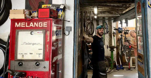 photo  le mans, vendredi 18 juillet 2025. la boutique des cycles sieyès était une épicerie avant de devenir un atelier de réparation de vélos en 1946.  &copy;  le maine libre 