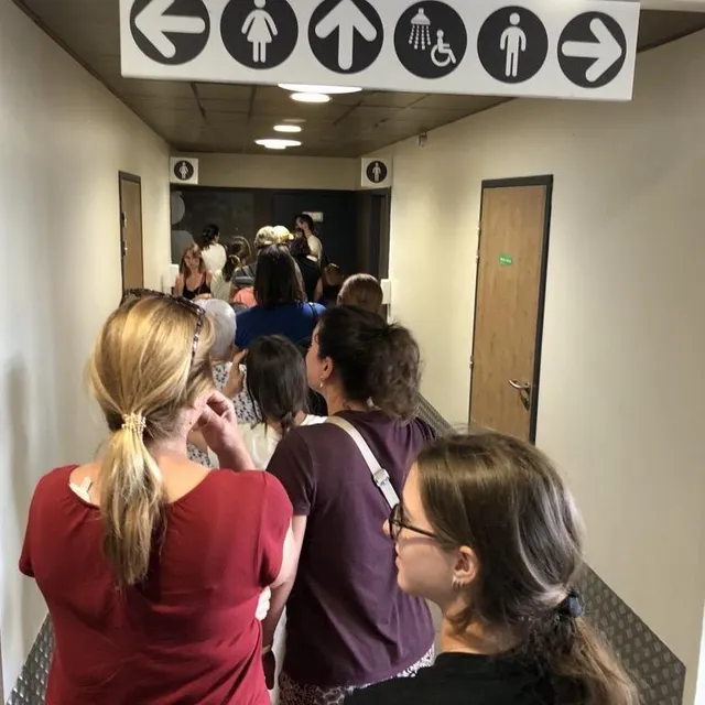 photo marie-annick a eu beaucoup de chance et a pu accéder facilement aux sanitaires avant le rush de la mi-journée, sur une aire de repos de l’a11, près d’angers.  ©  le courrier de l’ouest