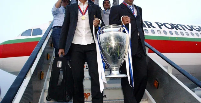 photo jorge costa (à droite) aux côtés de vitor baia après le sacre du fc porto en ligue des champions. © miguel riopa / afp