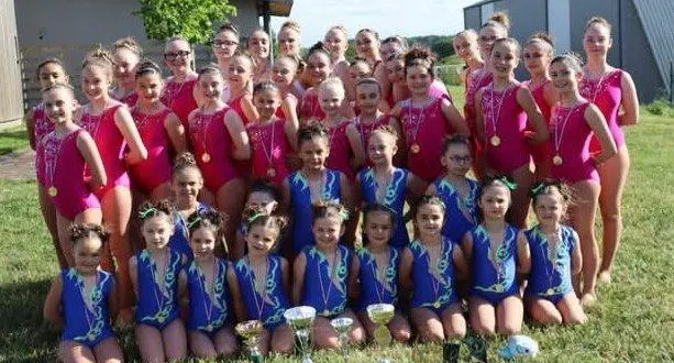 photo  les équipes d’athlètes de la saison 2025 du club de twirling de mulsanne.  &copy;  ouest-france 