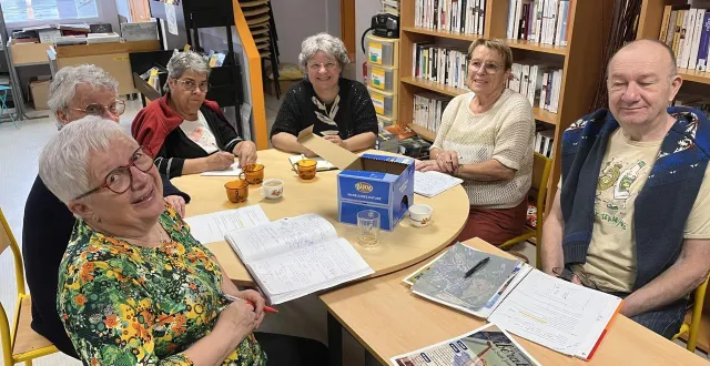 photo  une partie de l’équipe de bénévoles passionnés qui organisent les célébrations du 81e anniversaire de la libération à saint-jean-de-la-motte du 8 au 10 avril  &copy;  ouest-france. 