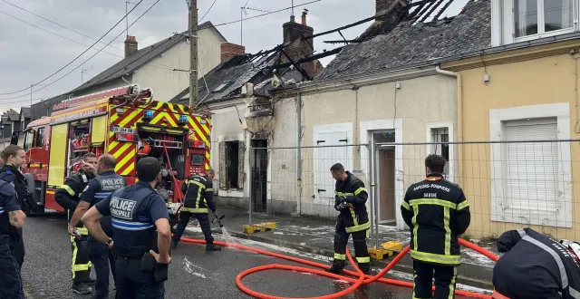 photo  les pompiers ont éteint les dernières fumées ce mercredi 6 août 2025 au matin, au mans.  &copy;  ouest-france 