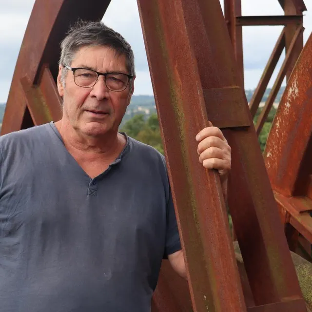 photo philippe pichereau, au somment du chevalement de la mine de saint-clair-de-halouze, dans l’orne.  ©  ouest-france