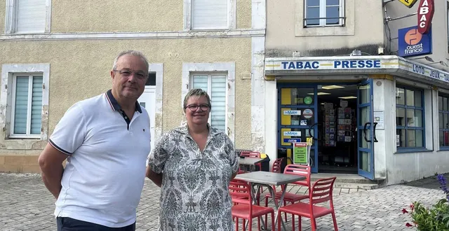 photo  hervé fontaineau, le maire de mézeray, et nathalie khartchenko, la nouvelle tenancière du tabac presse voué à s’étendre avec une partie bar.  &copy;  ouest-france 