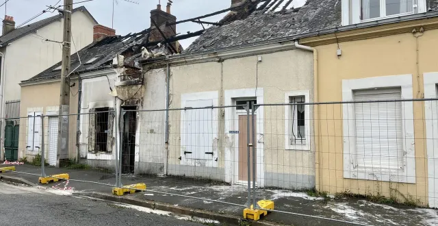 photo  la toiture et l’étage des maisons qui entourent le squat ont été touchés par l’incendie.  &copy;  le maine libre 