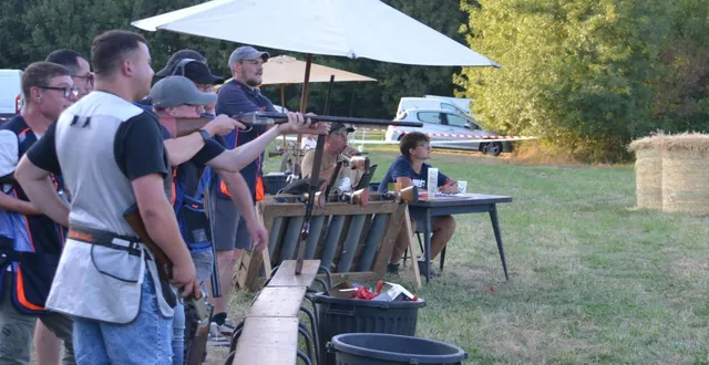 photo  une très forte implication des bénévoles, âgés de 14 à 89 ans, a fait du ball-trap de l’amicale des chasseurs, dimanche, un moment festif et apprécié de tous. 24 000 cartouches ont été tirées. « ce n’était que du bonheur pour les organisateurs, les bénévoles et les participants. réjouissons-nous de ce qui va bien et crée du lien », a indiqué michel durchon, qui accueillait la manifestation.  &copy;  ouest-france 