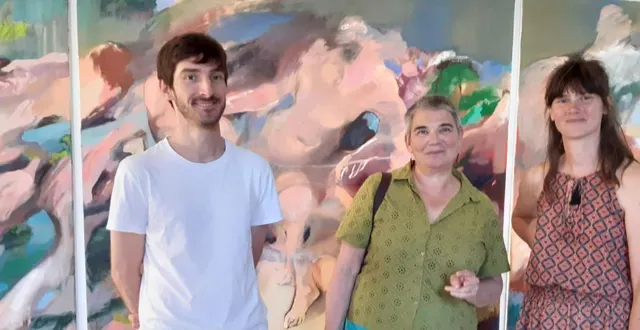 photo  à voir à l’abbaye, l’exposition communale de l’été de trois artistes contemporains. de gauche à droite : benoît gillet, florence vasseur et alice suret-canale.  &copy;  ouest-france 