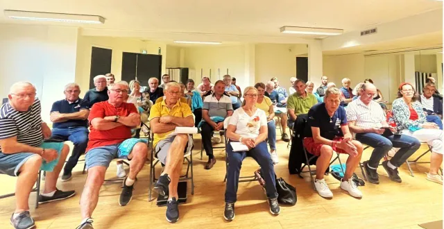 photo  des bénévoles motivés et enthousiastes prêts à accueillir la fête.  &copy;  le maine libre 