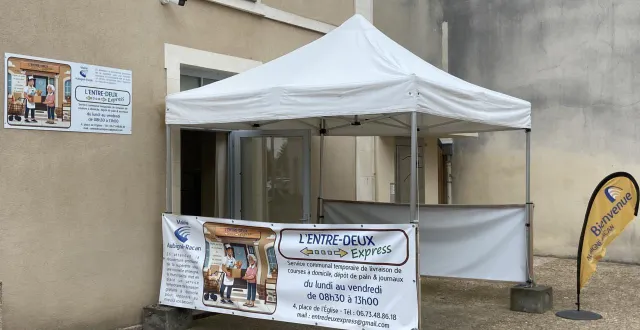 photo  l’entre-deux express est un service qui a été mis à disposition par la commune, en attendant la réouverture de sa supérette, place de l’église. tout au long du mois d’août, il sera ouvert du lundi au vendredi, de 8 h 30 à 13 h. il y proposera, à minimum, un dépôt de pain chaque matin.  &copy;  ouest-france 