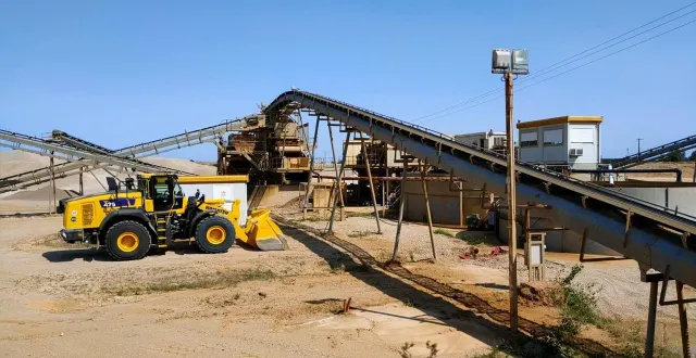 photo  la carrière de sable des alleuds produit environ 250 000 tonnes de roches meubles par an.  &copy;  ouest-france 