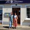 photo manon et joaquim, nouveaux propriétaires du restaurant les 4 saisonsà bonnétable, impatients de vous accueillir.