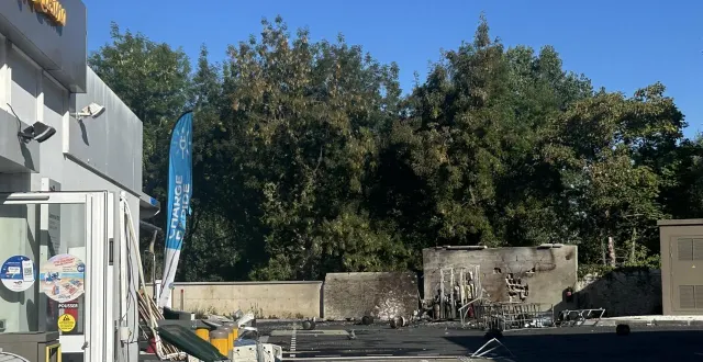 photo  une soixantaine de bouteilles de gaz ont explosé en pleine nuit, à la station essence total du boulevard demorieux, au mans (sarthe). selon la police, un acte malveillant serait à l'origine de cet incident.  &copy;  ouest-france 