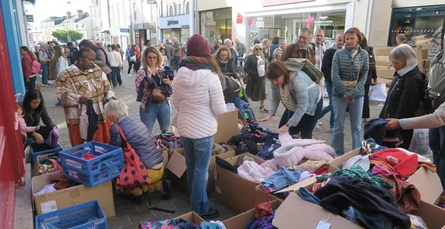 photo  la grande braderie du mans aura lieu samedi 13 septembre 2025. l’événement des commerçants manceaux (ici, en 2024) s’ouvre aussi aux particuliers.  &copy;  archives ouest-france 