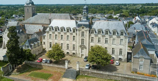 photo  située dans le centre-bourg, l’abbaye de saint-georges est inscrite au titre des monuments historiques depuis 1961.  &copy;  dr 