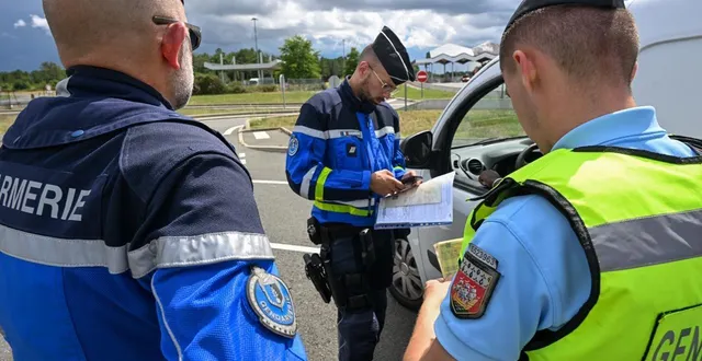 photo  les forces de l’ordre sont particulièrement mobilisées durant les vacances estivales.  &copy;  laurent combet 