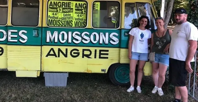 photo  marilyne pelé, lucie robert et julien boucherie, membres de l’organisation du festival des moissons à angrie (maine-et-loire).  &copy;  ouest france 