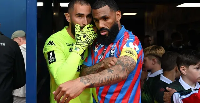 photo  ayant connu la relégation en national au printemps dernier, anthony mandréa (à gauche) et yann m’vila sont toujours là, en attendant la fin du mercato le 1er septembre.  &copy;  thomas brégardis, ouest-france 