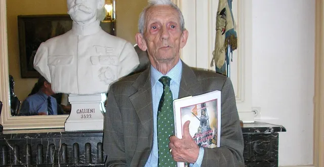 photo  le 5 mai 2016, alain de dieuleveult sortait officiellement son livre « les brutions et la guerre » en salle d’honneur du prytanée national militaire, établissement où il a enseigné durant plus de vingt ans.  &copy;  archives ouest-france 
