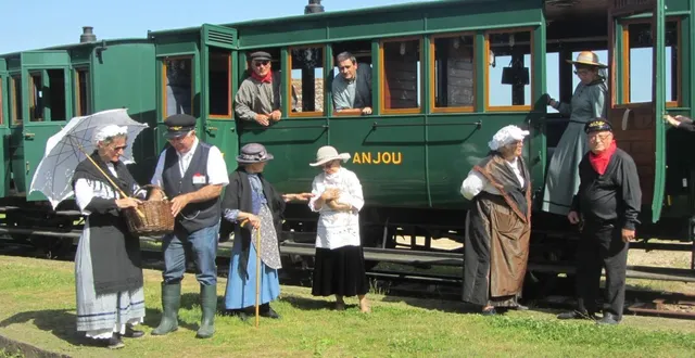 photo  « en voiture, s’il vous plaît ! », a crié le chef de gare. les convives de ce samedi 23 août risquent de vivre une scène semblable faite de personnages habillés comme autrefois. chacun est invité à jouer le jeu.  &copy;  co 