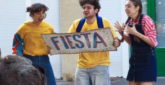 photo  trois comédiens de la compagnie nagas présentent leur spectacle conçu avec les enfants du centre aéré.  &copy;  ouest-france 