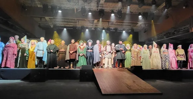 photo  le tableau final de « jeanne d’arc, une femme, un destin ».  &copy;  ouest-france 