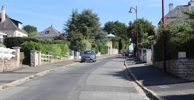 photo  rouverte à la circulation depuis le 8 août 2025, la rue angevine accueille à nouveau les usagers.  &copy;  ouest-france 