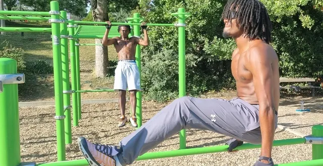 photo  le street workout se développe dans les lieux publics dédiés et se pratique souvent en groupe.  &copy;  le maine libre 