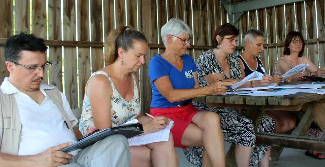 photo  le bureau de la mjc a préparé la saison 2025-2026. les inscriptions pour les activités auront lieu à partir du 31 août. le programme des activités est disponible sur le site internet www.mjc.mayet72  &copy;  le maine libre 