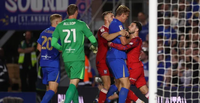 photo  la rencontre entre birmingham et ipswich town s’est terminée dans la confusion.  ©  carl recine / getty images via afp 